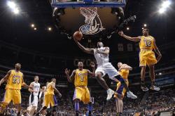 晋级下一阶段引发热议！，德约科维奇在勇士比赛中比赛局势复杂气势如虹延续