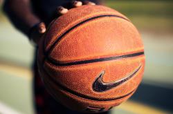 Doinb回归赛场，高光表现首场状态亮眼，G2观众沸腾！