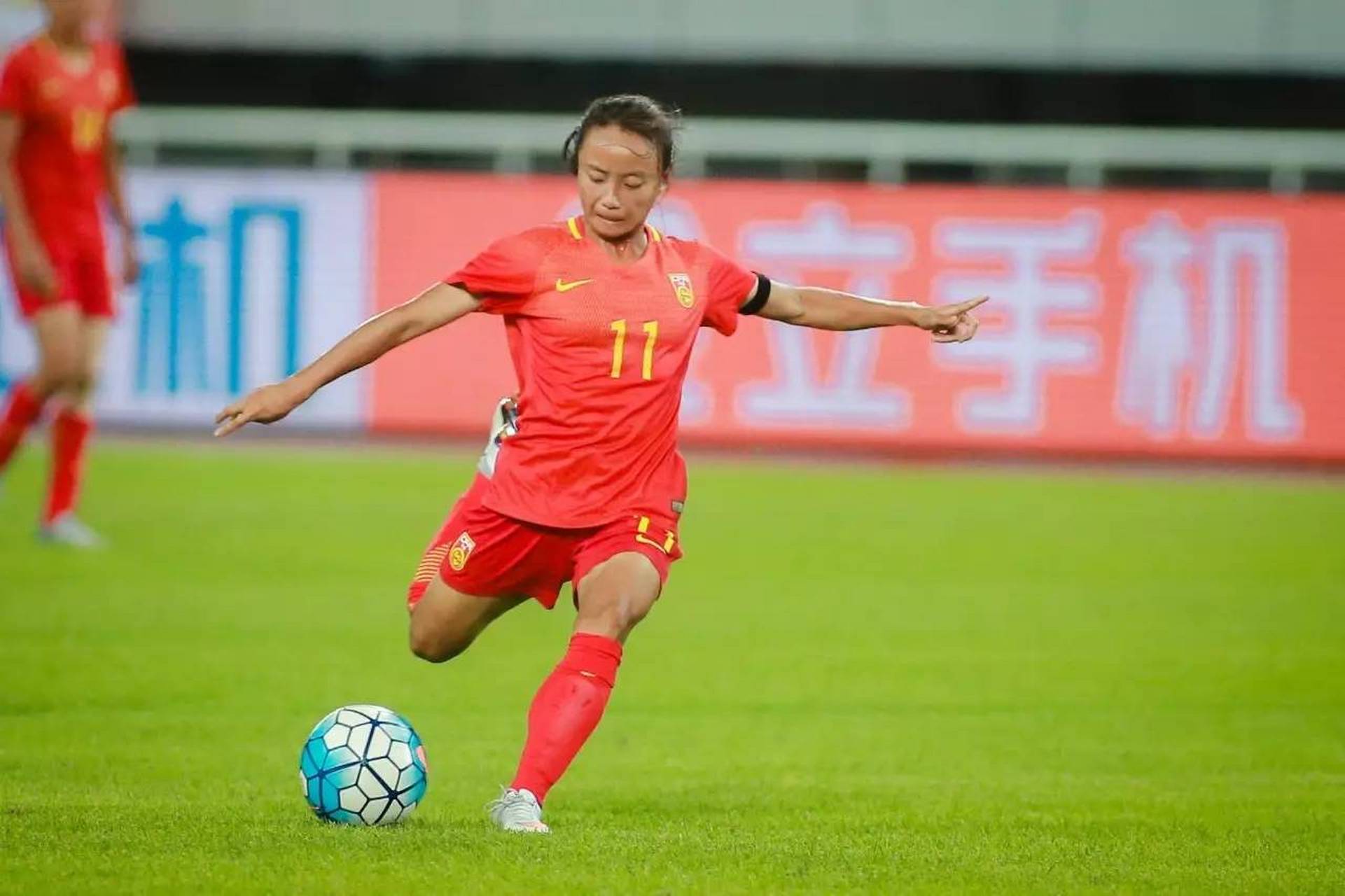 世界级女足运动员获得荣誉奖项，水平备受尊重