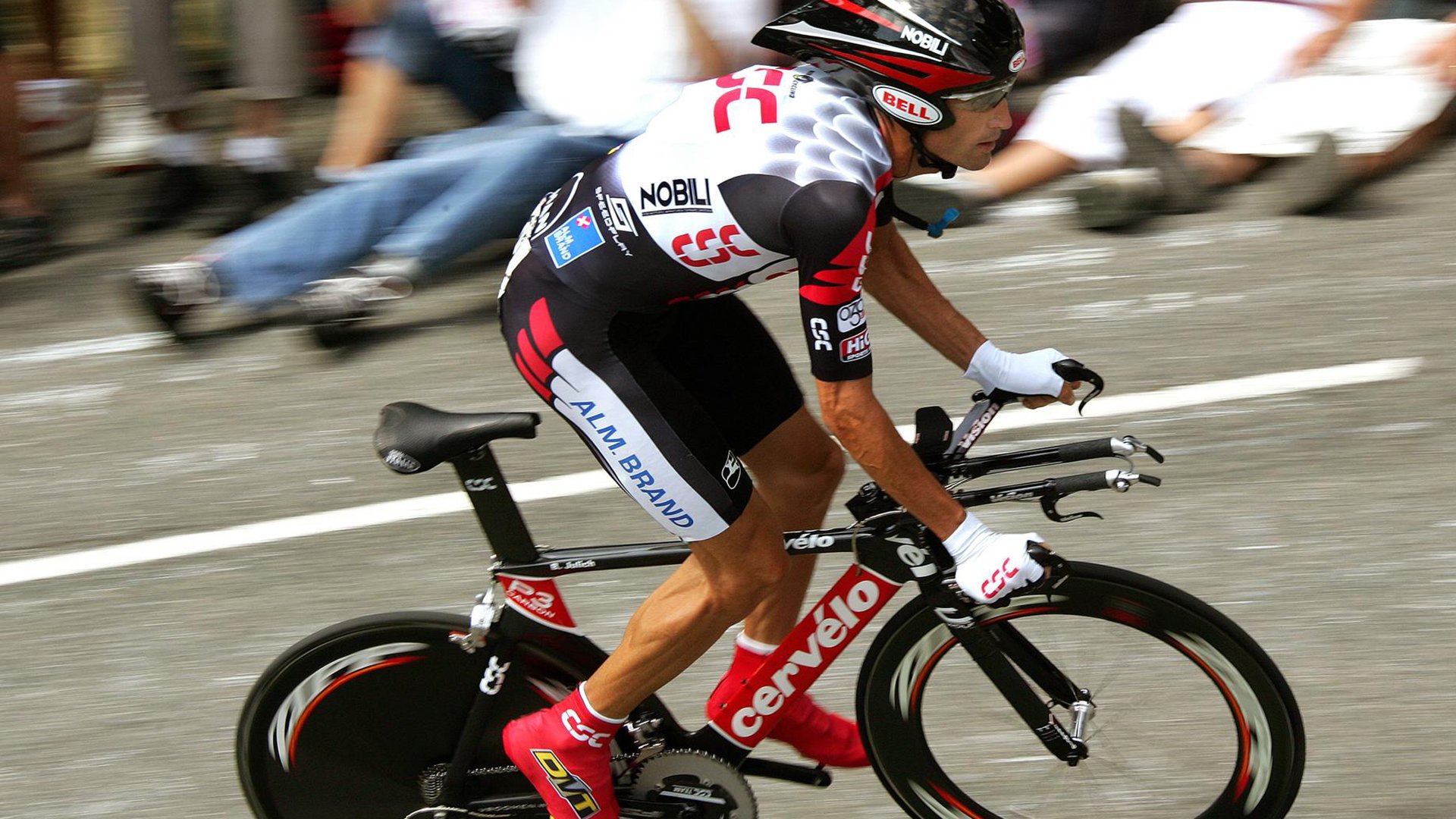 亚洲杯最新形势：利物浦高居榜首，多特蒙德强势追赶，冠军归属成迷